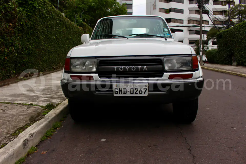 Foto 1 de Toyota Land Cruiser FJ 80