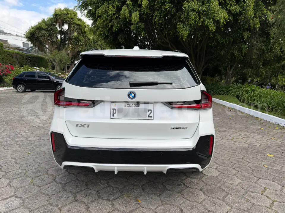 Foto 3 de BMW iX1 xDrive30