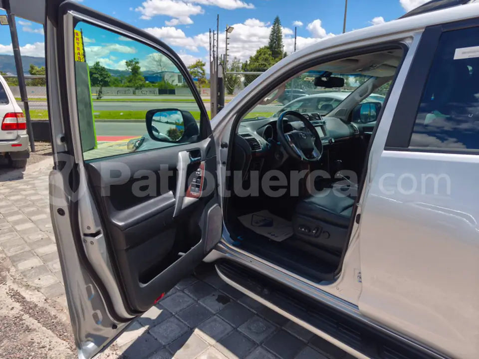 Foto 9 de Toyota Land Cruiser Prado VX