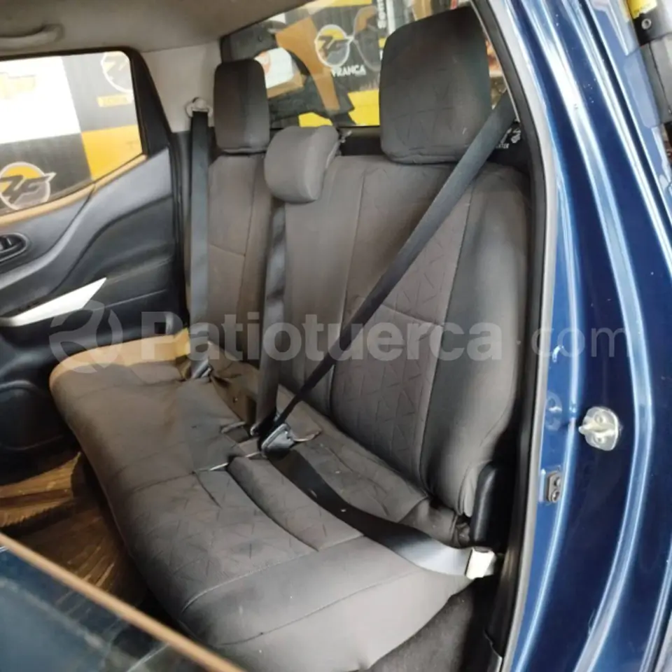 Foto 6 de Nissan FRONTIER S