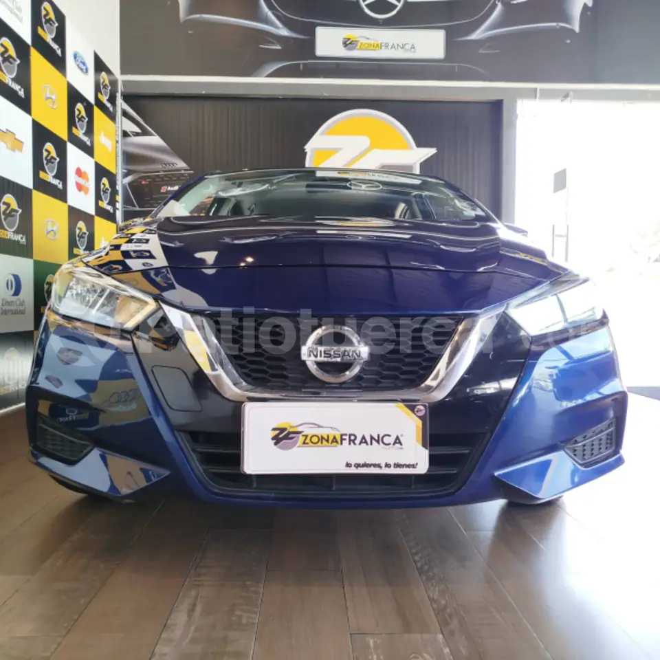 Foto 2 de Nissan Versa Sense