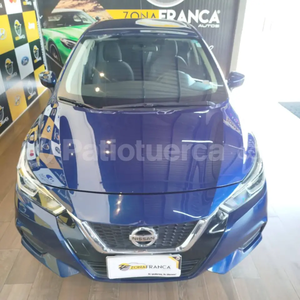 Foto 3 de Nissan Versa Sense