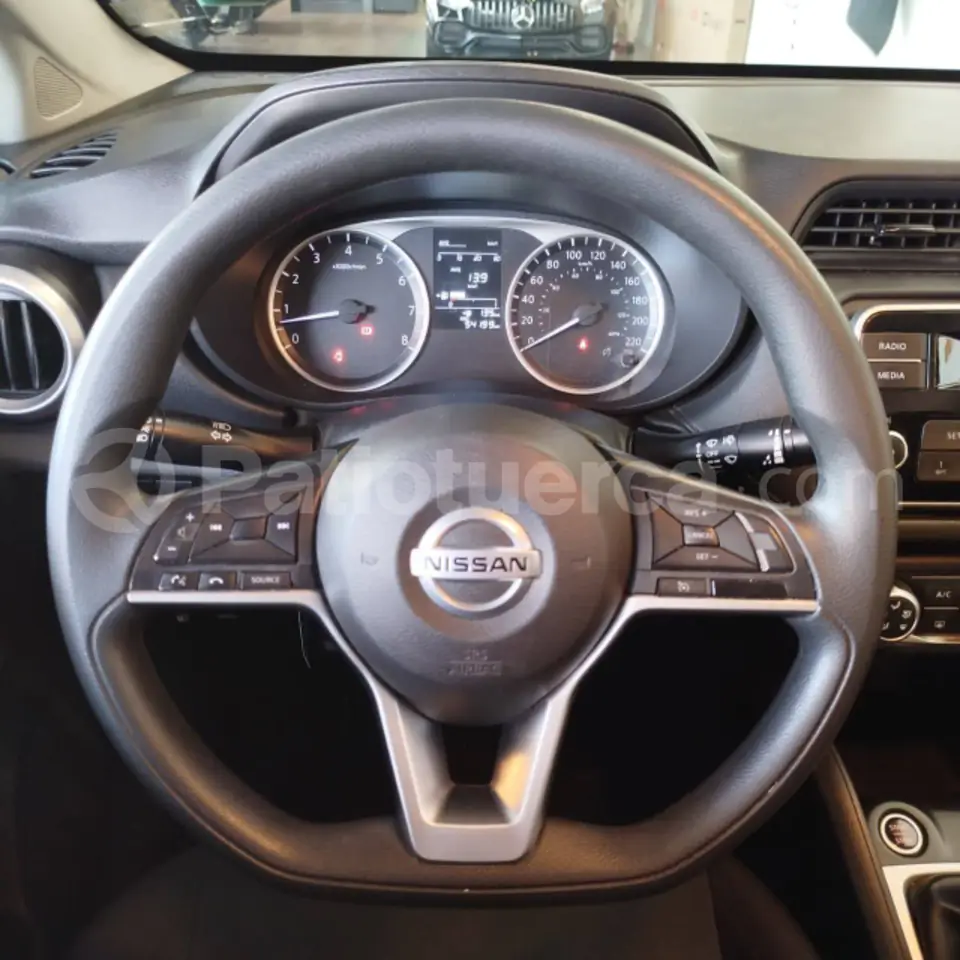 Foto 9 de Nissan Versa Sense