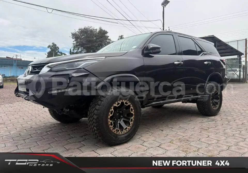 Foto 3 de Toyota Fortuner 4.0