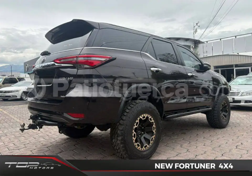 Foto 4 de Toyota Fortuner 4.0