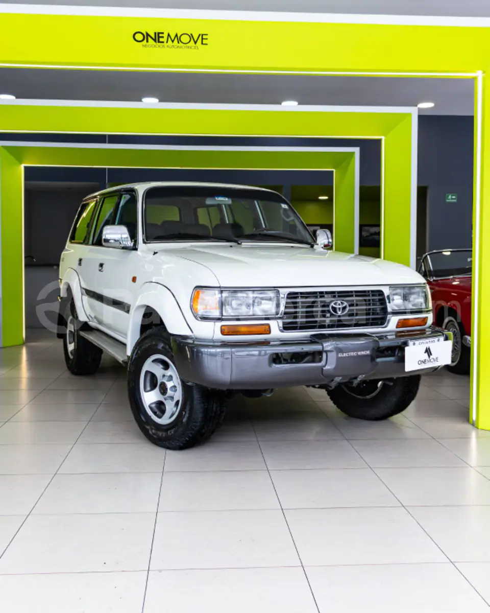 Foto 1 de Toyota Land Cruiser VX80