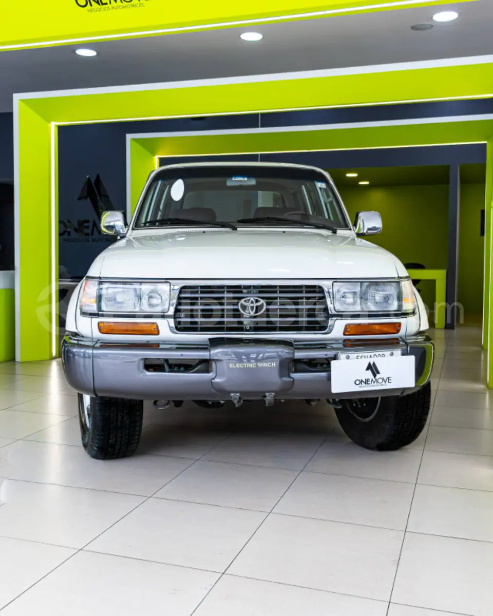 Foto 3 de Toyota Land Cruiser VX80