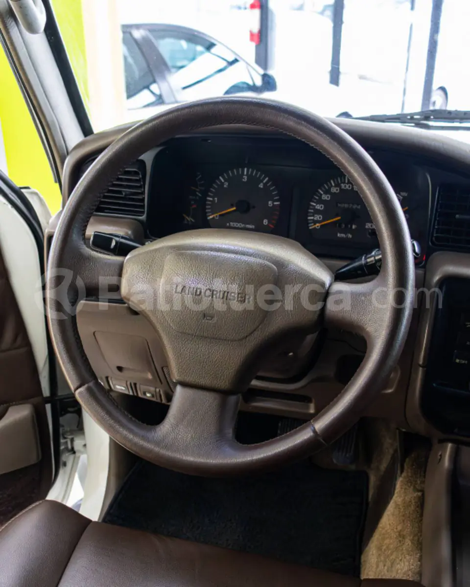 Foto 5 de Toyota Land Cruiser VX80