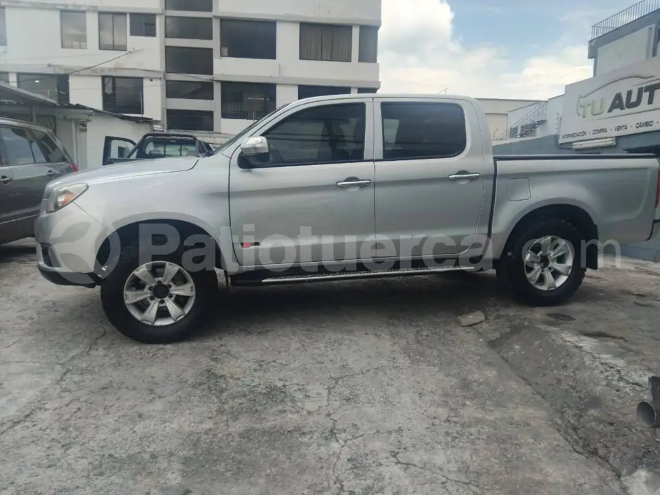 Foto 2 de JAC HFC1037DEV LUXURY