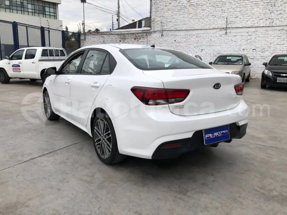 Foto 4 de Kia RIO EX