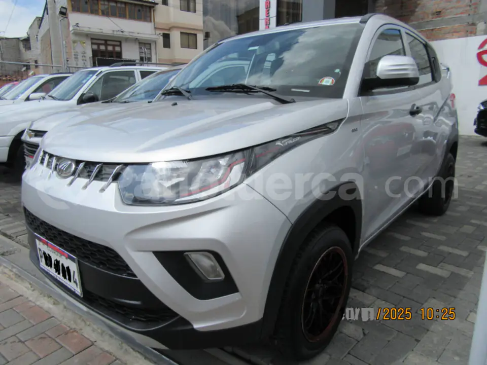 Foto 1 de Mahindra Kuv 100 NXT