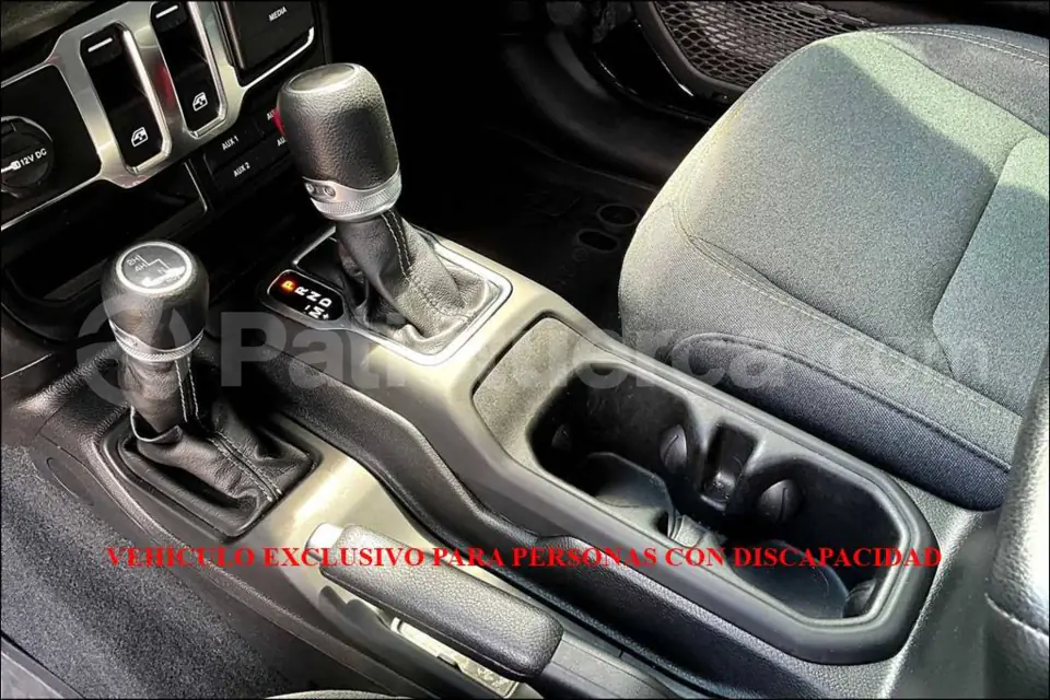 Foto 15 de Jeep Wrangler Sport