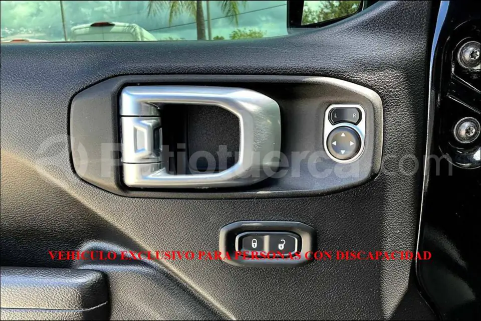 Foto 32 de Jeep Wrangler Sport