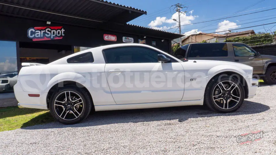 Foto 3 de Ford Mustang GT