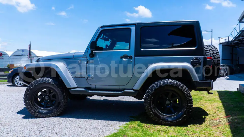 Foto 3 de Jeep Wrangler Sahara
