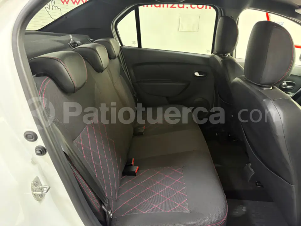 Foto 16 de Renault LOGAN CROSS INTENS