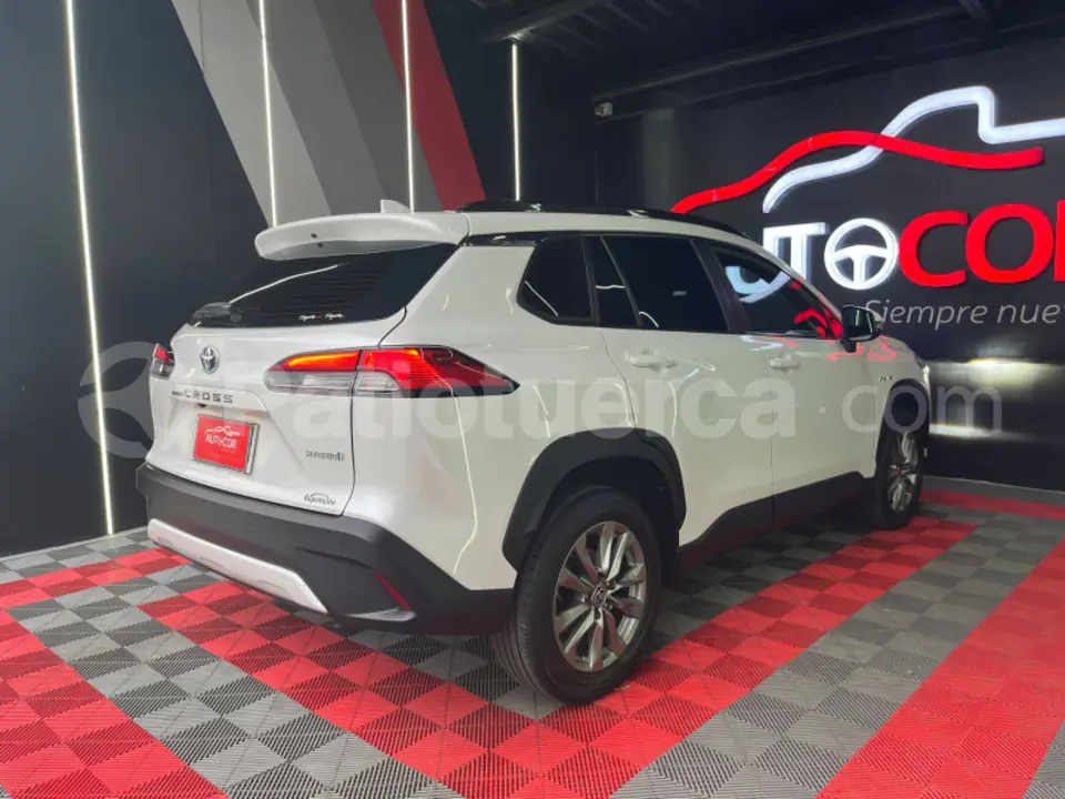 Foto 7 de Toyota Corolla Cross Mid