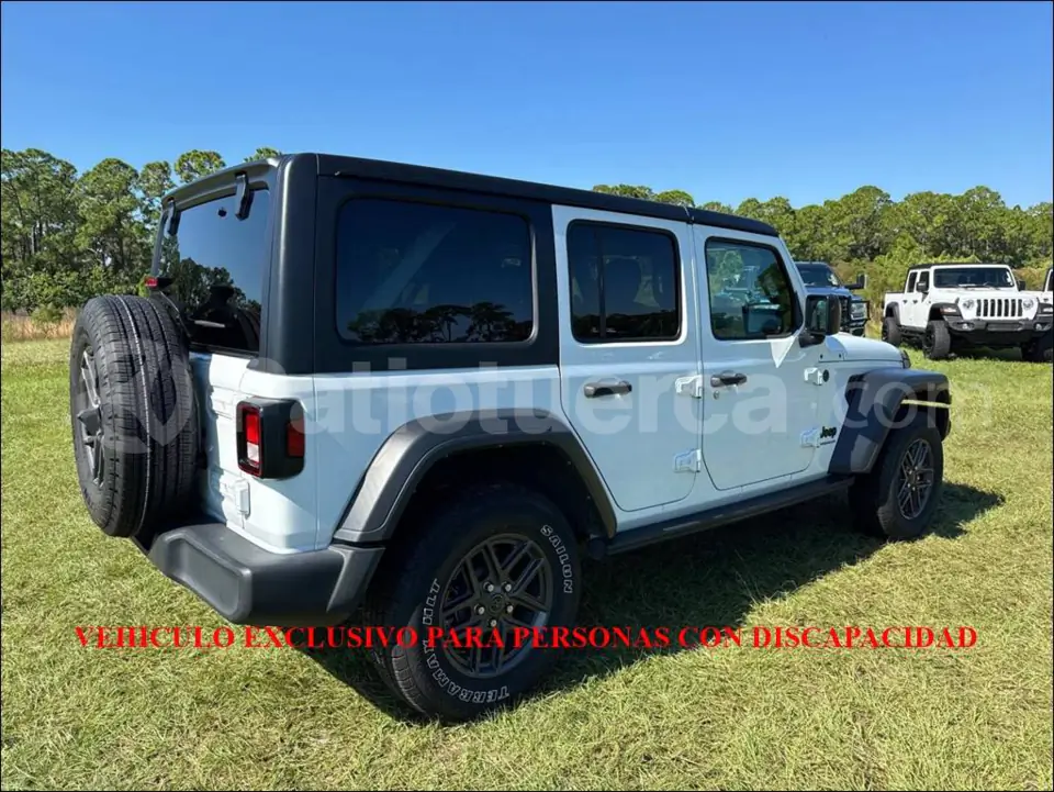 Foto 2 de Jeep Wrangler Unlimited Sport