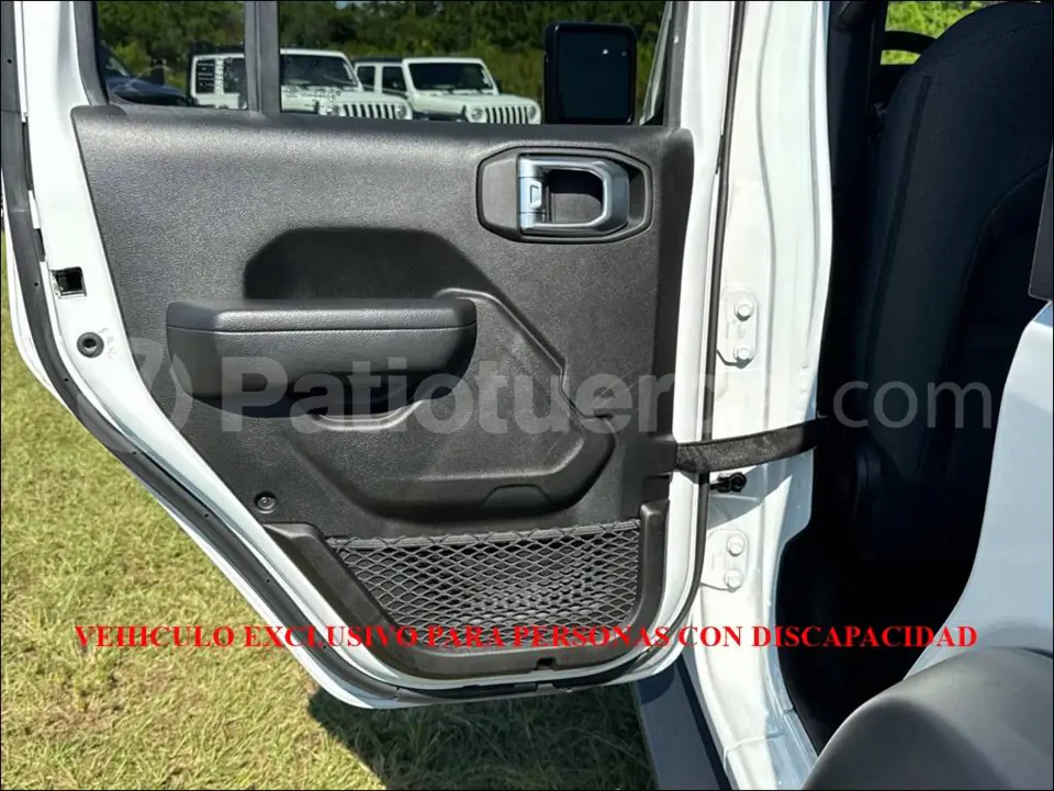 Foto 10 de Jeep Wrangler Unlimited Sport