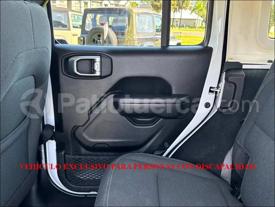 Foto 13 de Jeep Wrangler Unlimited Sport