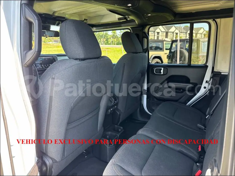 Foto 15 de Jeep Wrangler Unlimited Sport