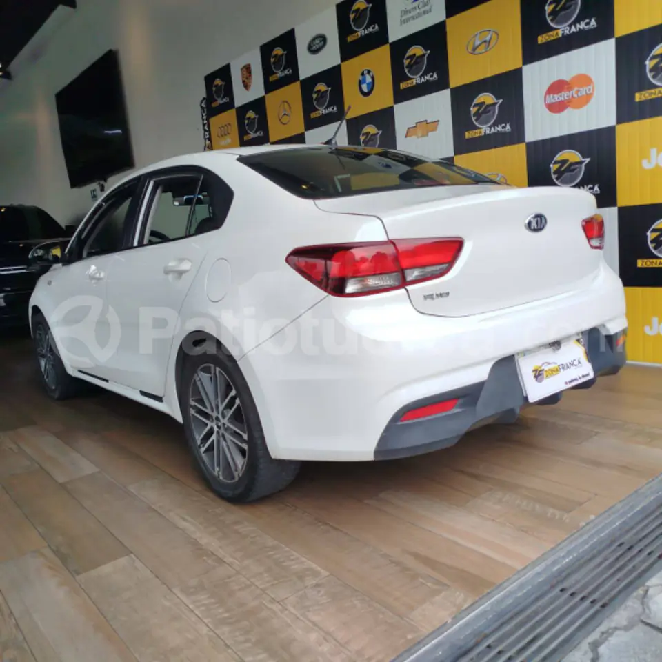 Foto 14 de Kia RIO EX