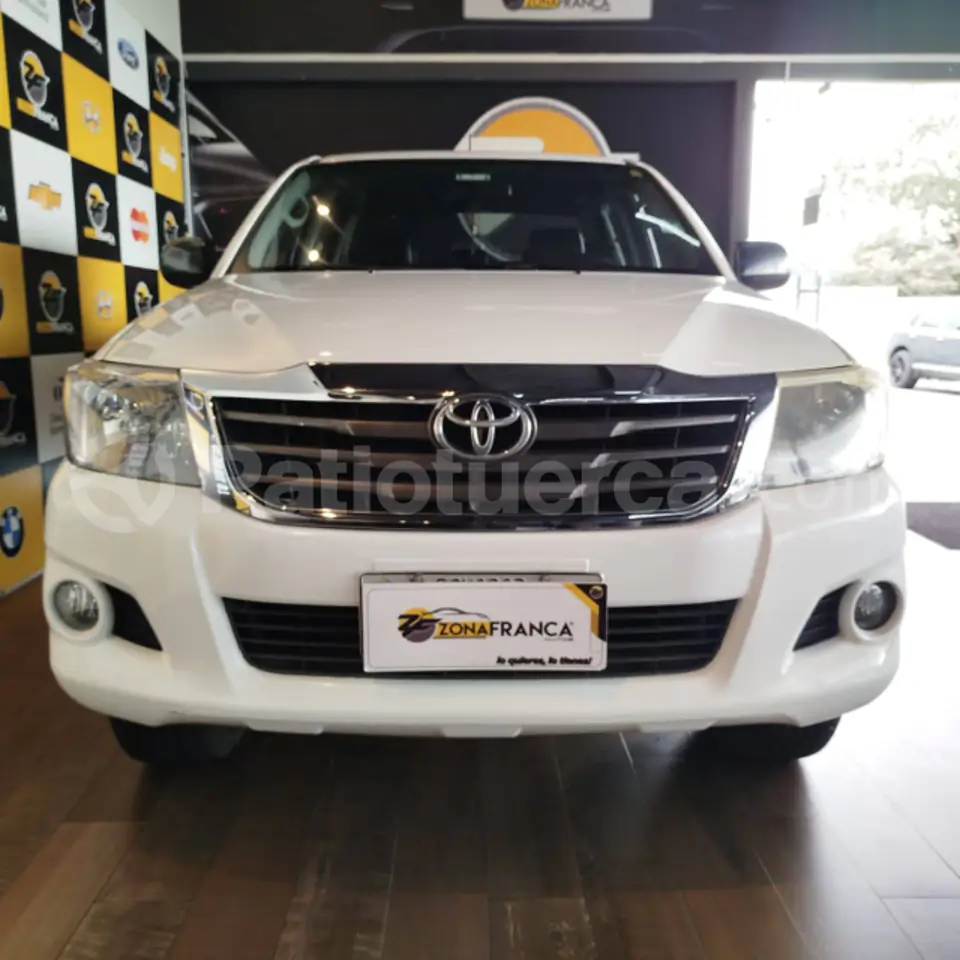 Foto 2 de Toyota Hilux CD 4x2 Diesel