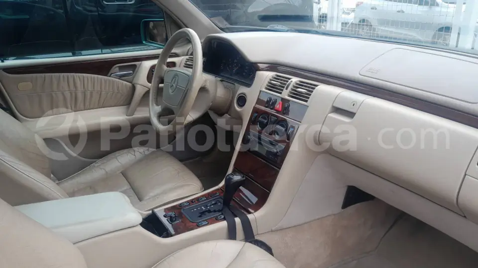 Foto 2 de Mercedes Benz E320