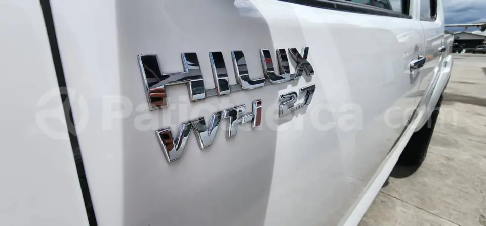 Foto 2 de Toyota TOYOTA	NEW HILUX SR 2.7 CD 4X4