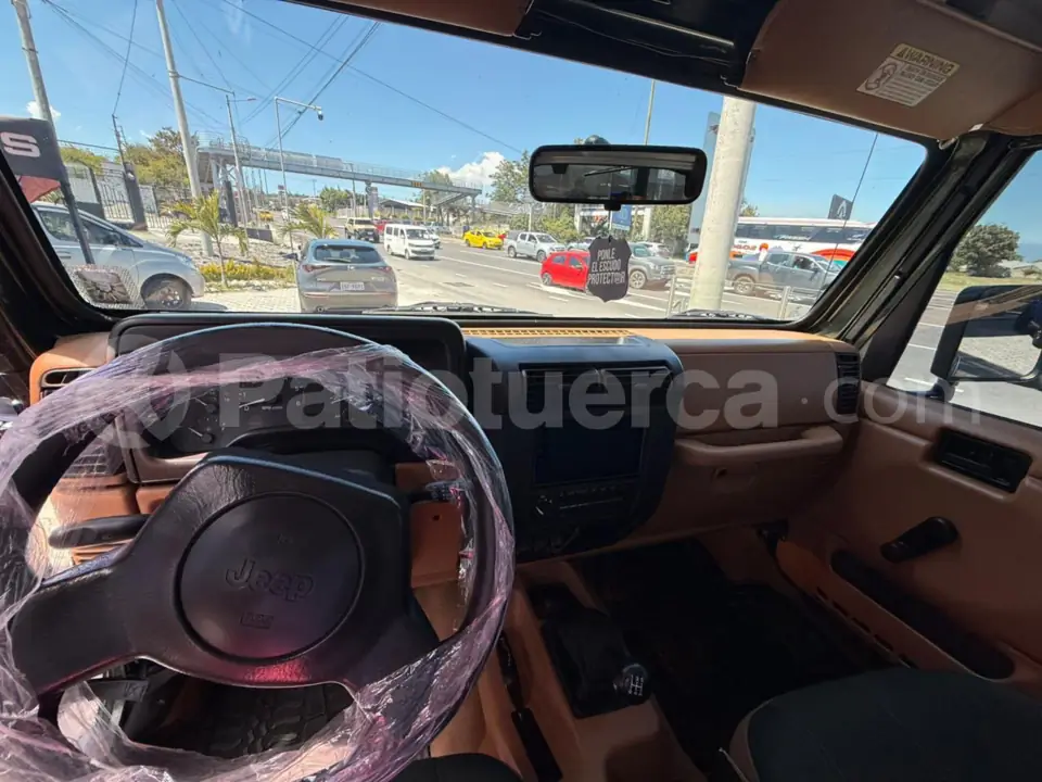 Foto 2 de Jeep Wrangler Sahara