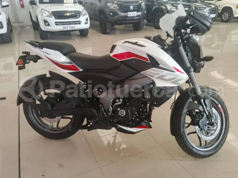Foto 1 de Bajaj Pulsar 200NS