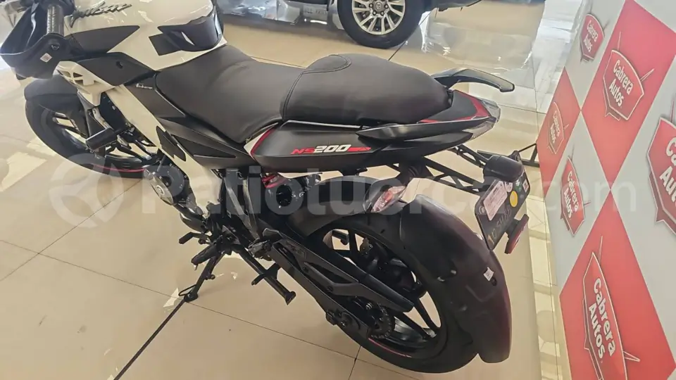 Foto 7 de Bajaj Pulsar 200NS