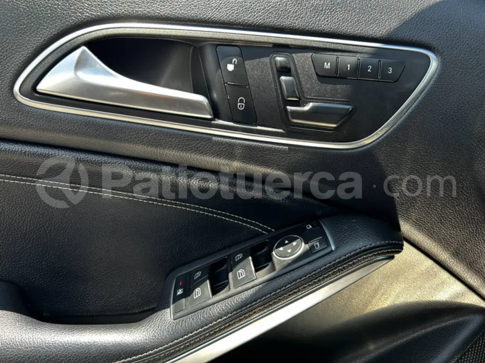 Foto 13 de Mercedes Benz GLA 250 4 MATIC