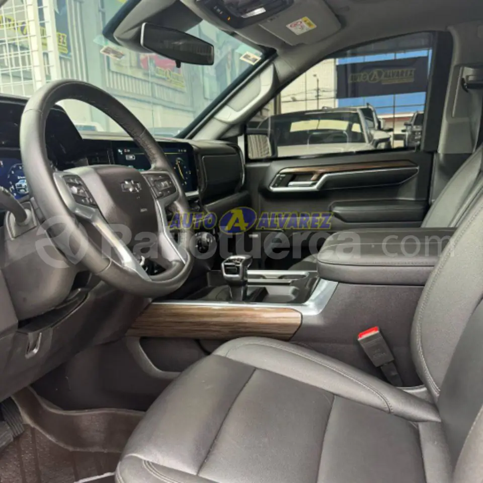Foto 7 de Chevrolet Silverado Trailboss Z71 AC