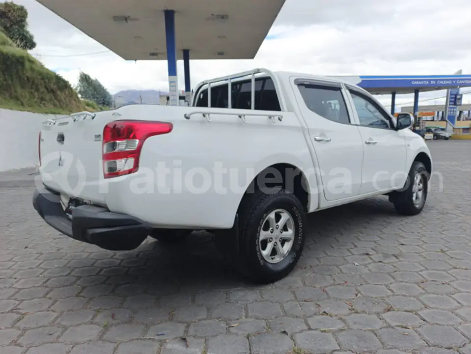 Foto 4 de Mitsubishi L200 GLX