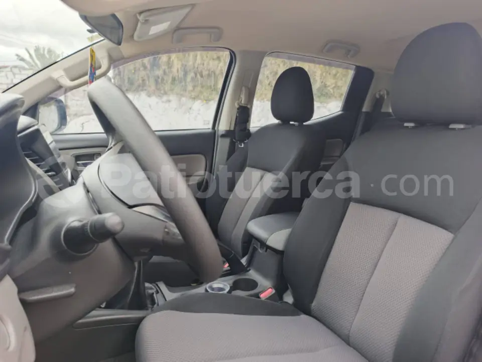 Foto 8 de Mitsubishi L200 GLX