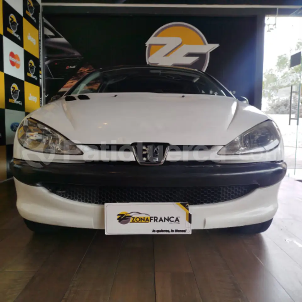 Foto 2 de Peugeot Berlina 206 XRS Confort