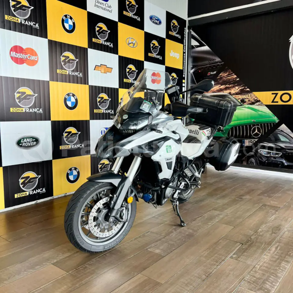 Foto 1 de Benelli TRK 502