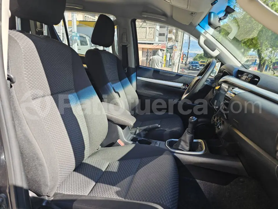 Foto 13 de Toyota Hilux CD 4x4 Diesel