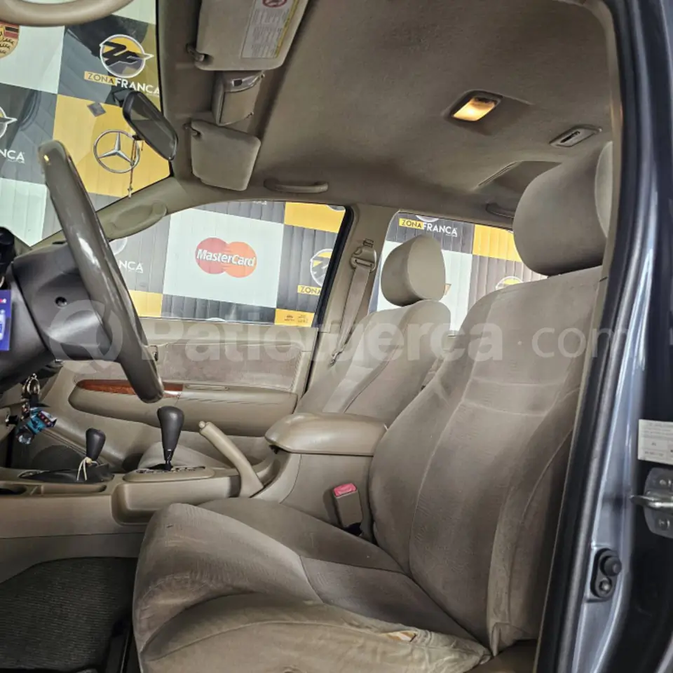 Foto 3 de Toyota Fortuner 4.0