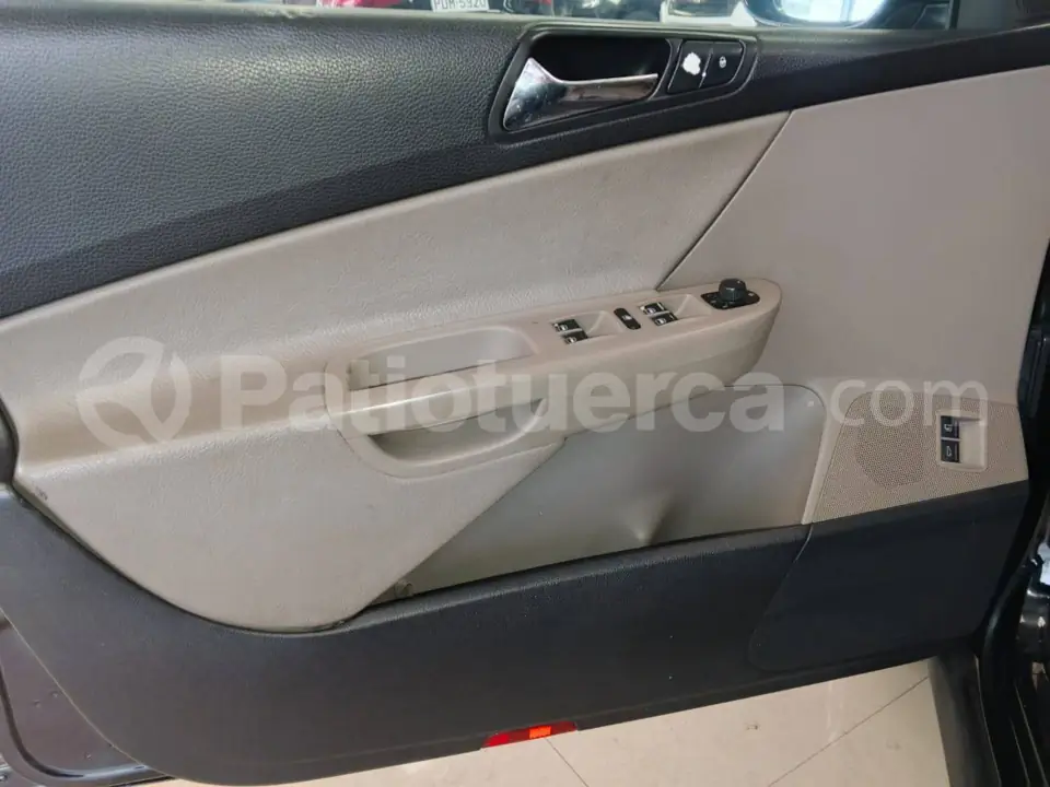 Foto 11 de Volkswagen PASSAT ADVANCE