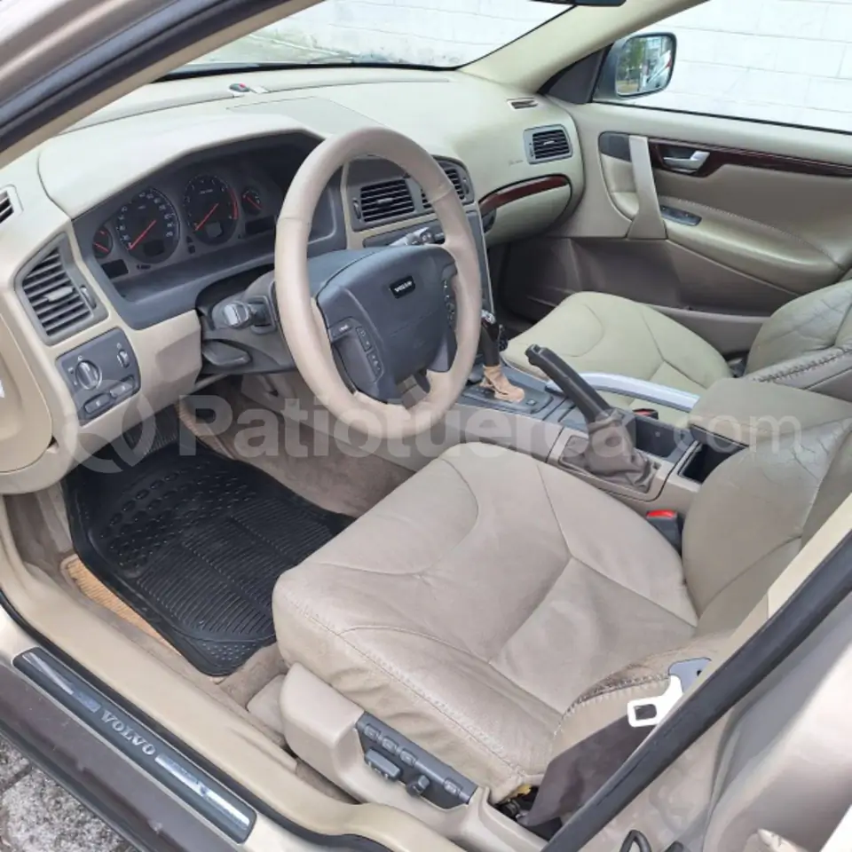 Foto 2 de Volvo V70 XC