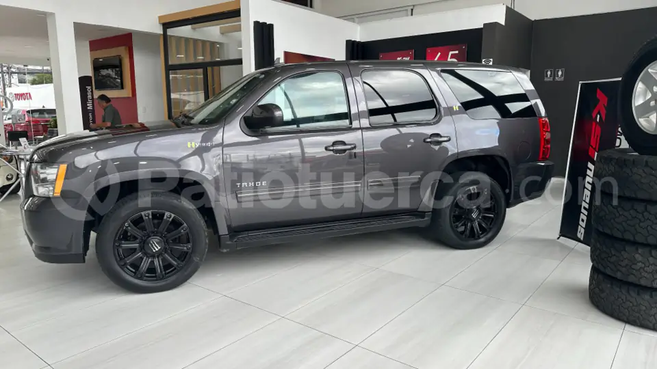 Foto 2 de Chevrolet Tahoe Híbrido