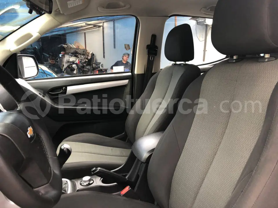 Foto 13 de Chevrolet D-MAX CRDI FULL AC 2.5 CD 4X4  TM DIESEL
