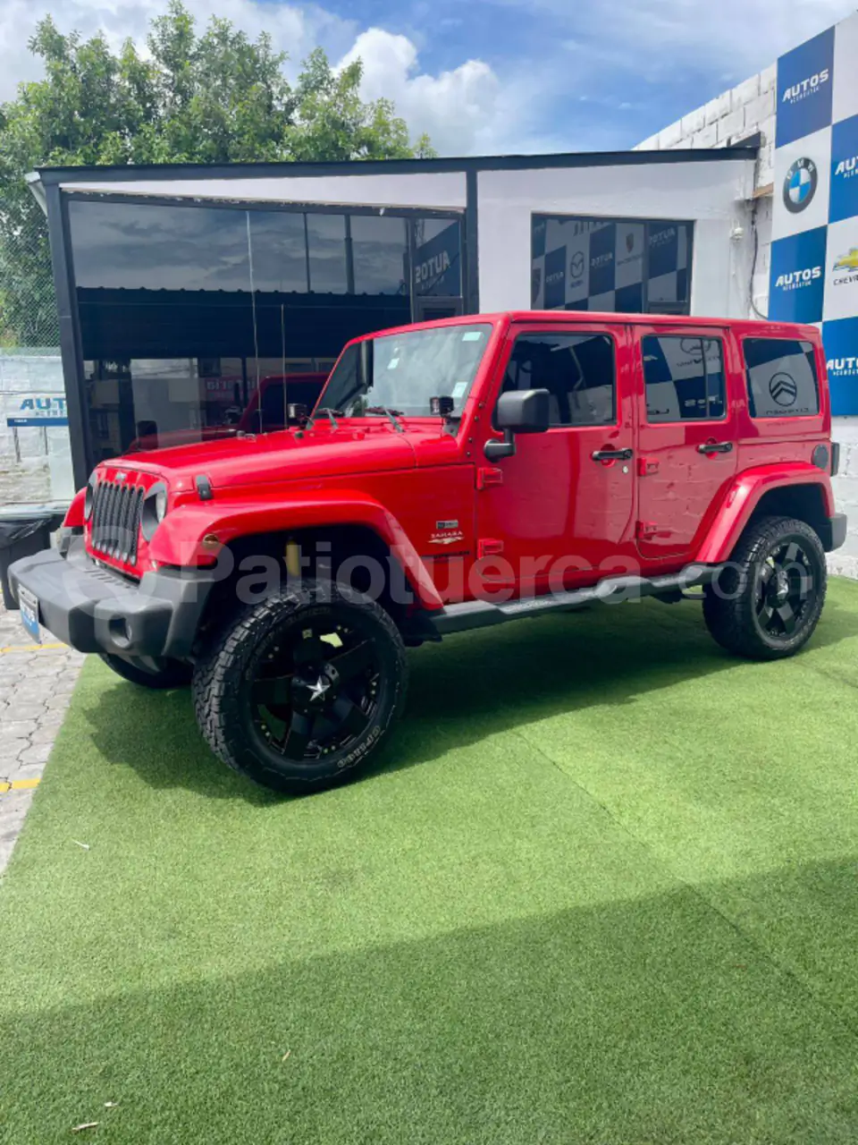 Foto 5 de Jeep Wrangler Sahara
