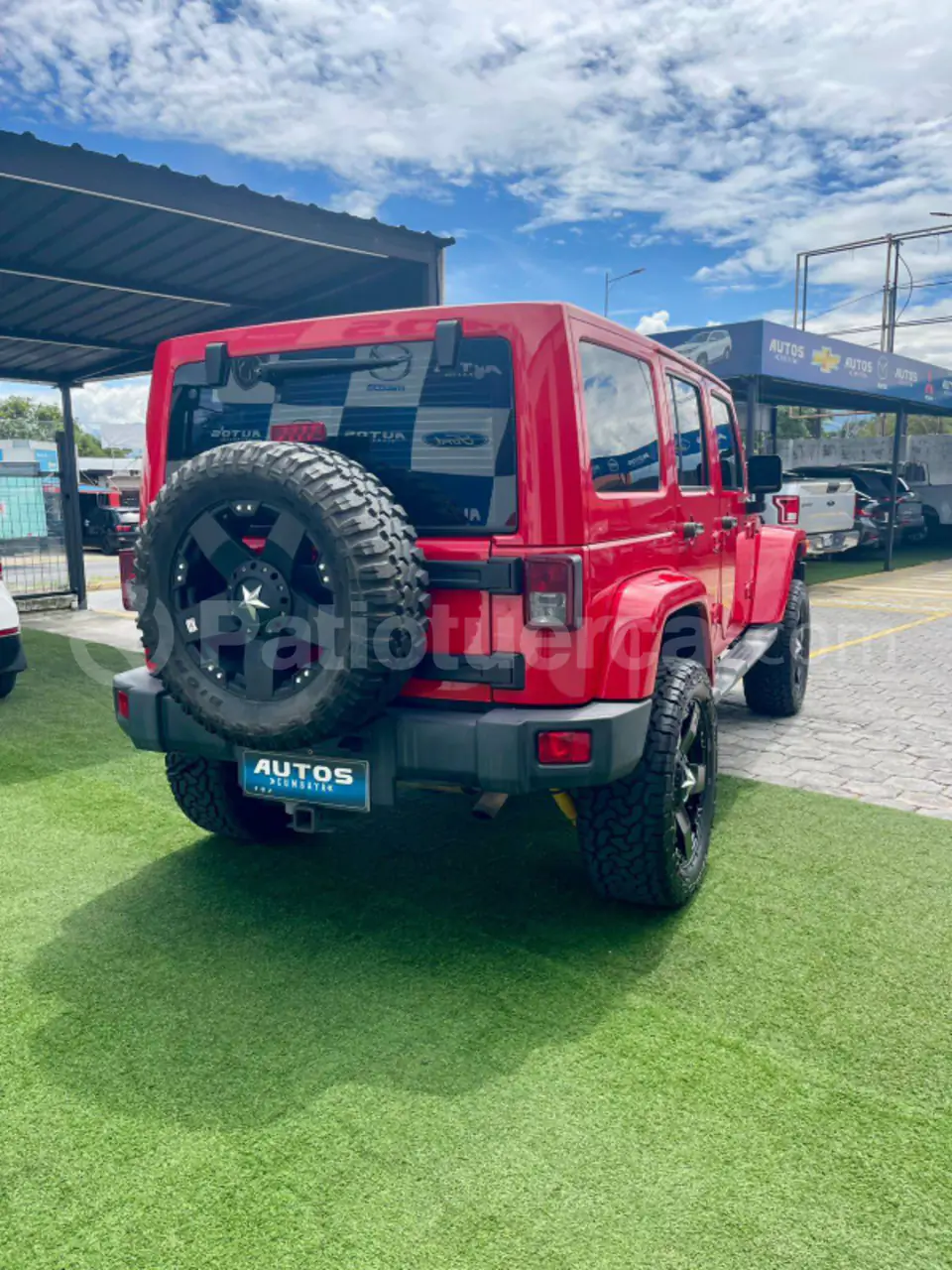 Foto 7 de Jeep Wrangler Sahara