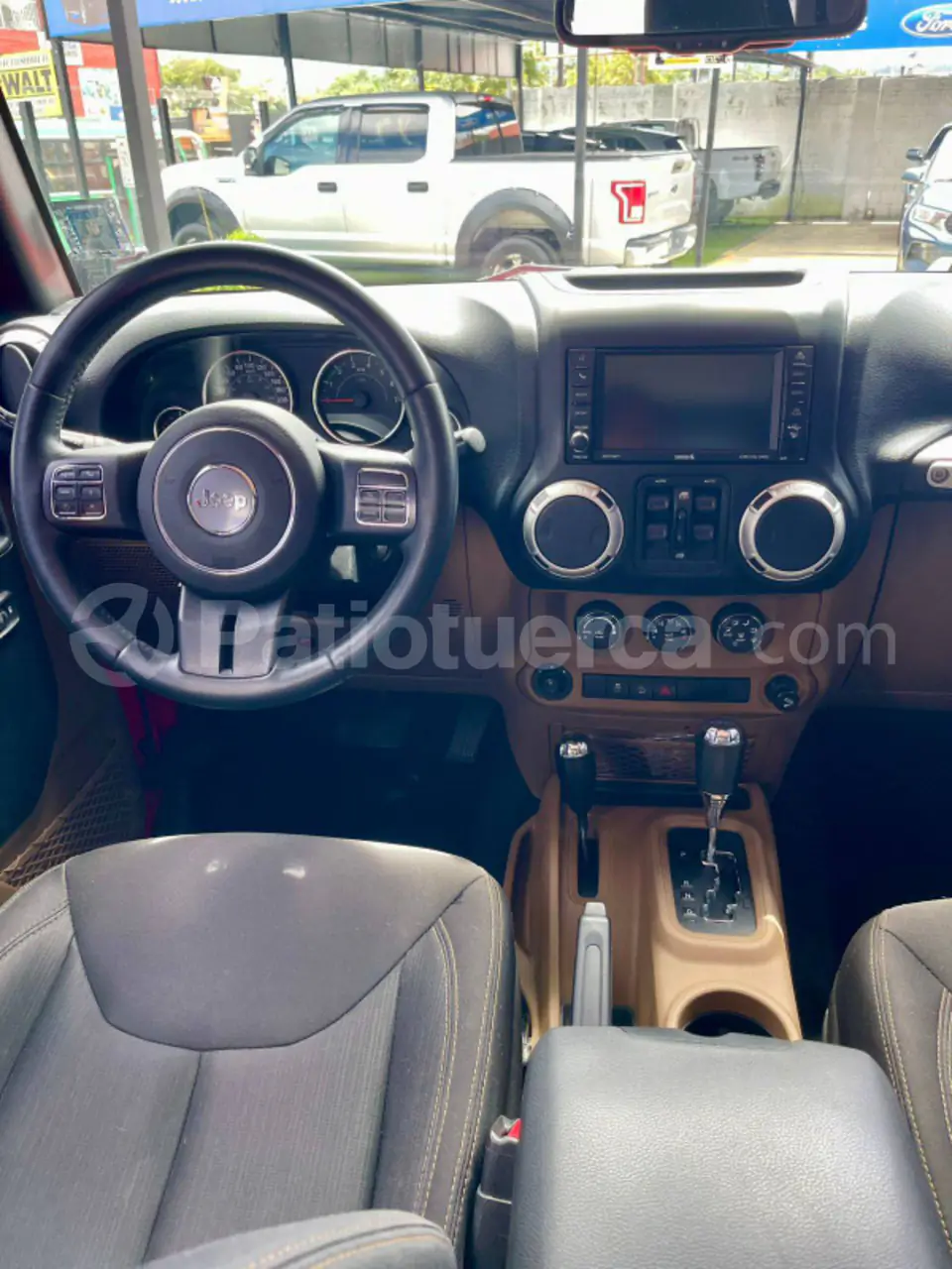 Foto 9 de Jeep Wrangler Sahara