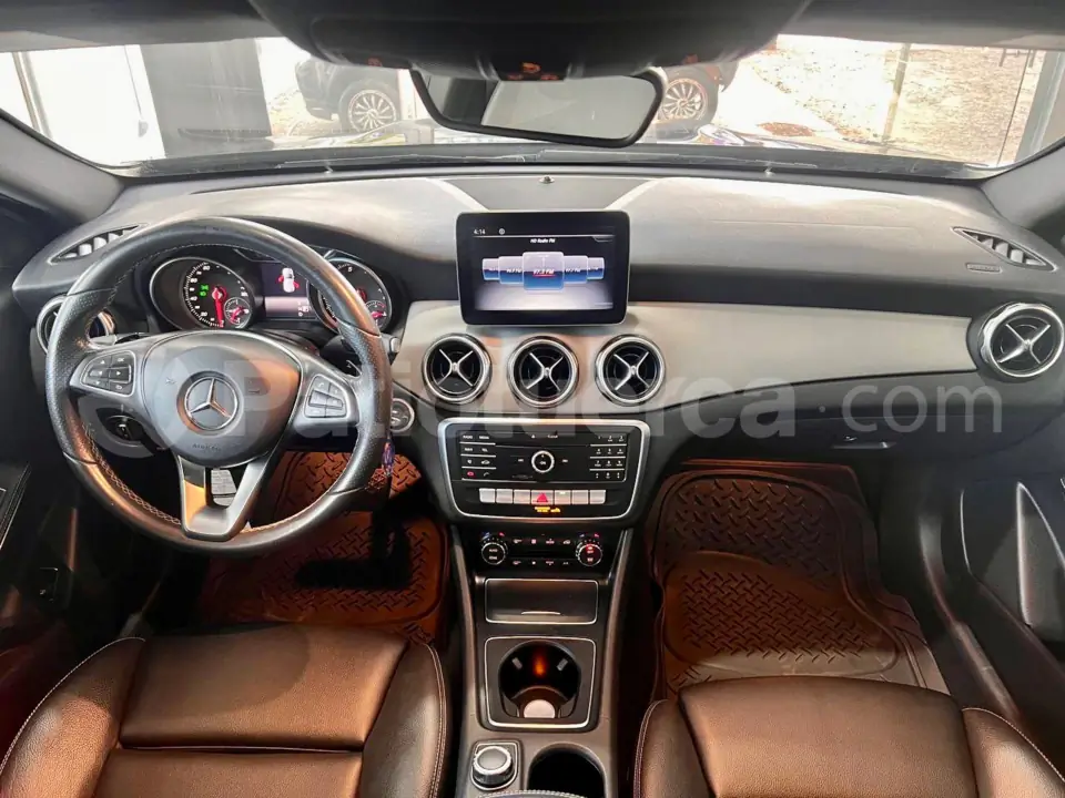 Foto 7 de Mercedes Benz GLA 250