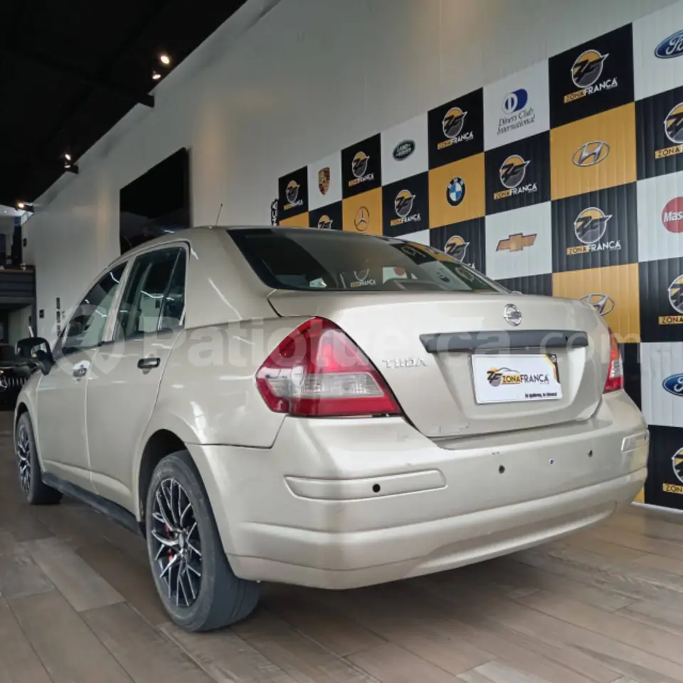 Foto 4 de Nissan TIIDA ENTRY