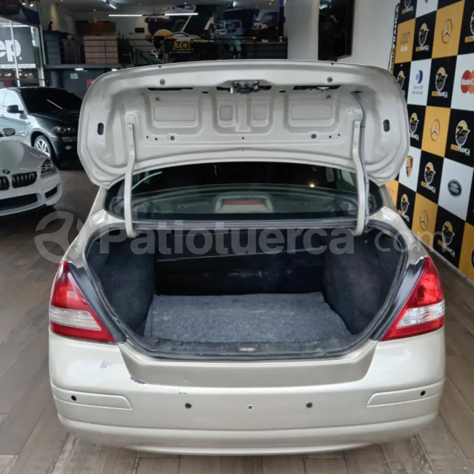 Foto 7 de Nissan TIIDA ENTRY